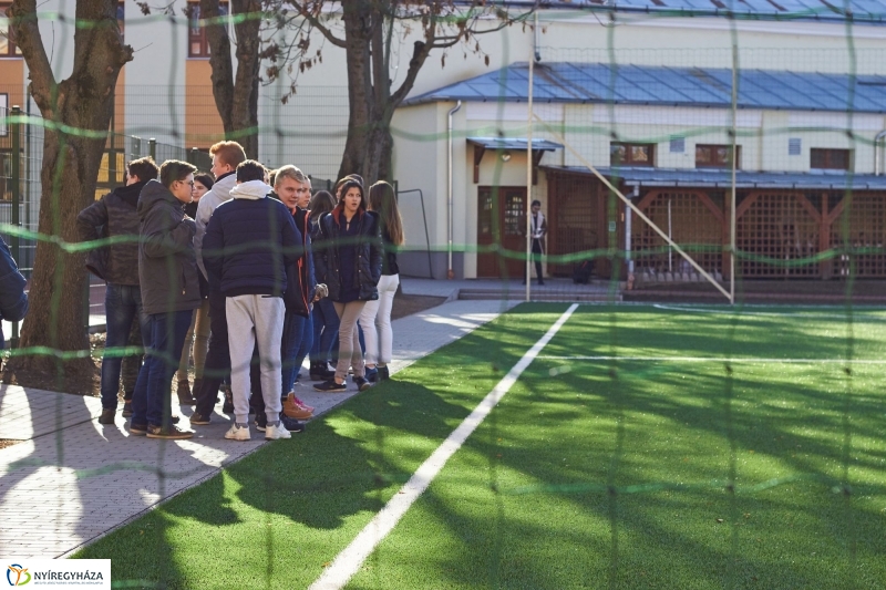 Sportpályák a Kossuth gimiben - fotó Szarka Lajos