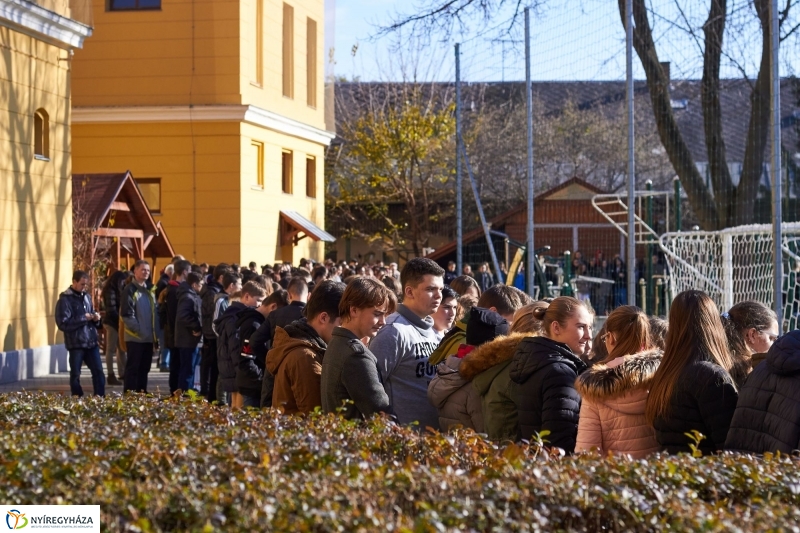 Sportpályák a Kossuth gimiben - fotó Szarka Lajos