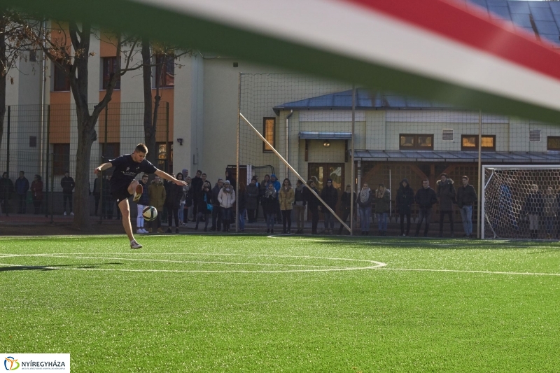 Sportpályák a Kossuth gimiben - fotó Szarka Lajos