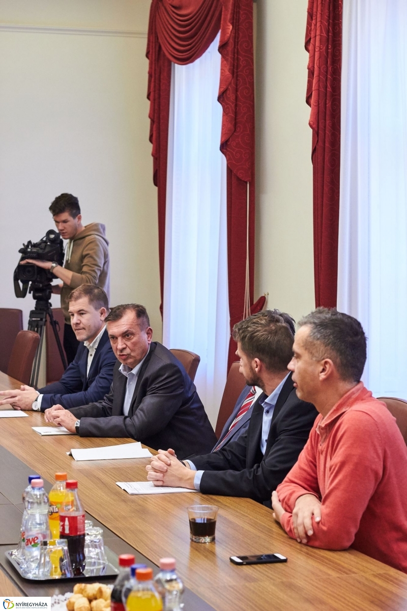 SOSZ sajtótájékoztató - fotó Szarka Lajos