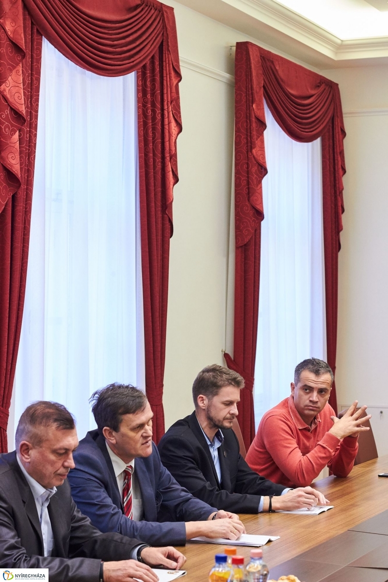 SOSZ sajtótájékoztató - fotó Szarka Lajos