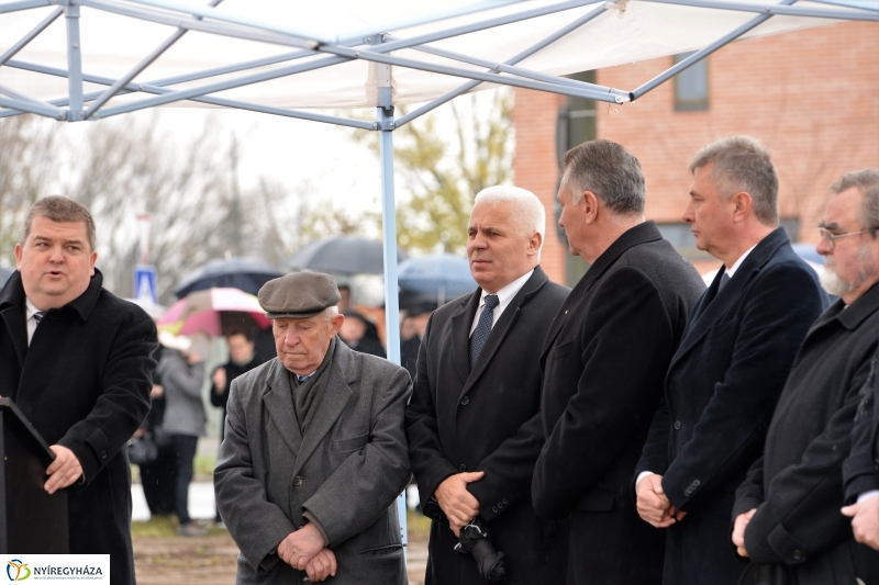 Református templom alapkőletétel - fotó Trifonov Éva