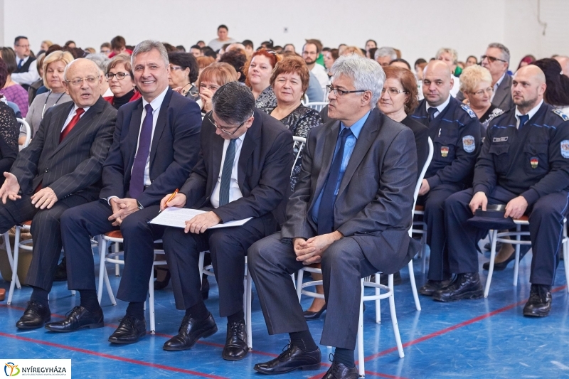 Jubilál a Kertvárosi iskola - fotó Szarka Lajos