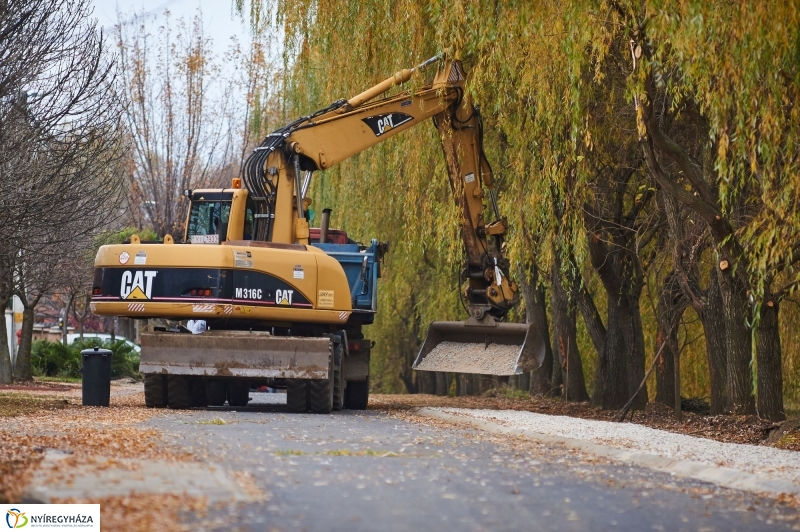 Thököly utca aszfaltozása - fotó Szarka Lajos