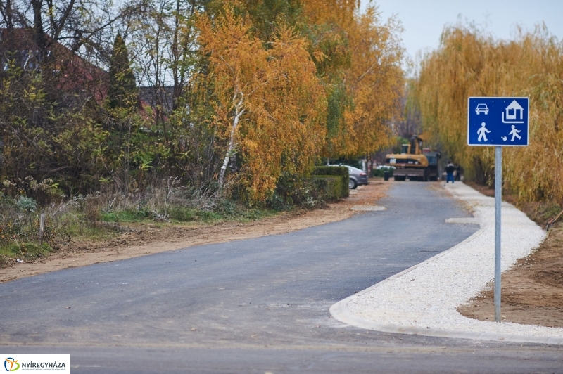 Thököly utca aszfaltozása - fotó Szarka Lajos