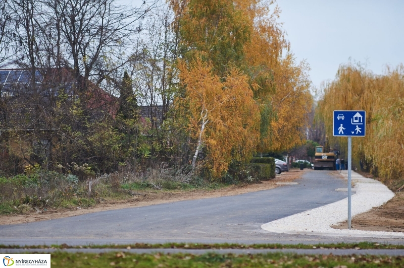 Thököly utca aszfaltozása - fotó Szarka Lajos