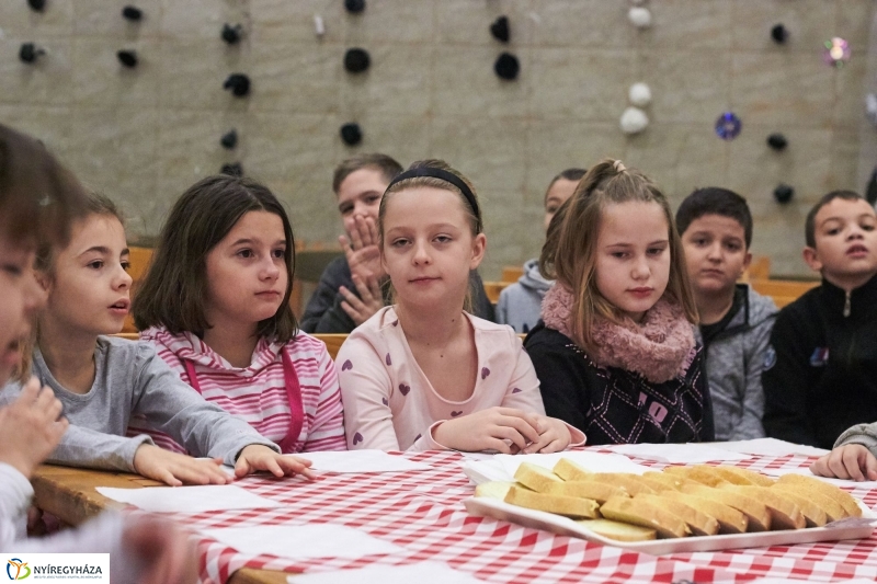 Mézes reggeli az Aranyban - fotó Szarka Lajos