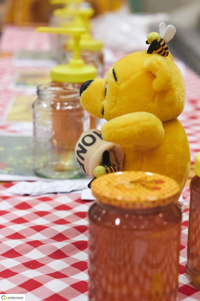 Mézes reggeli az Aranyban - fotó Szarka Lajos