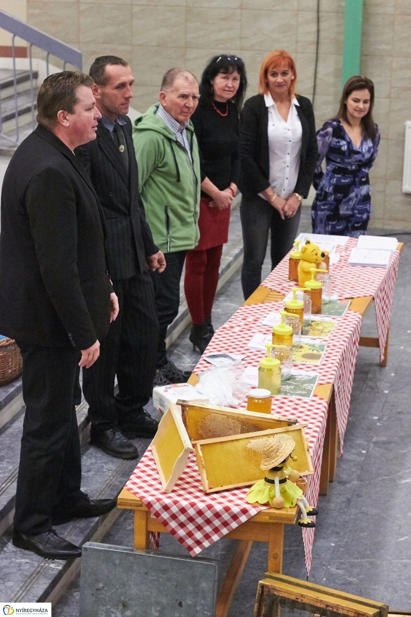 Mézes reggeli az Aranyban - fotó Szarka Lajos