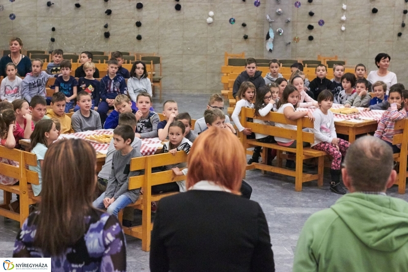 Mézes reggeli az Aranyban - fotó Szarka Lajos