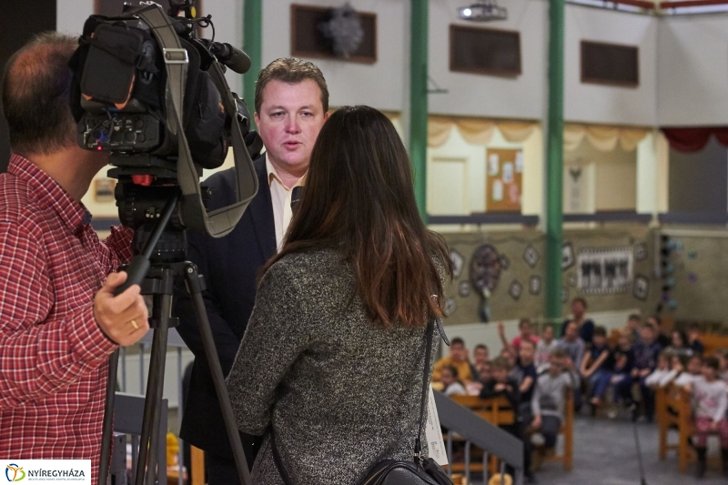 Mézes reggeli az Aranyban - fotó Szarka Lajos