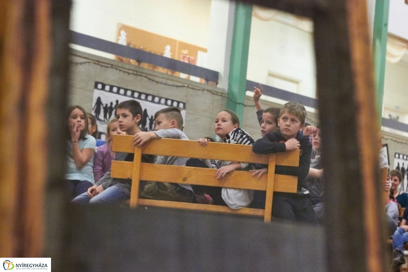 Mézes reggeli az Aranyban - fotó Szarka Lajos