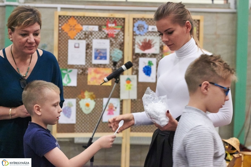 Mézes reggeli az Aranyban - fotó Szarka Lajos
