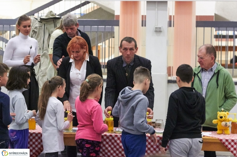 Mézes reggeli az Aranyban - fotó Szarka Lajos