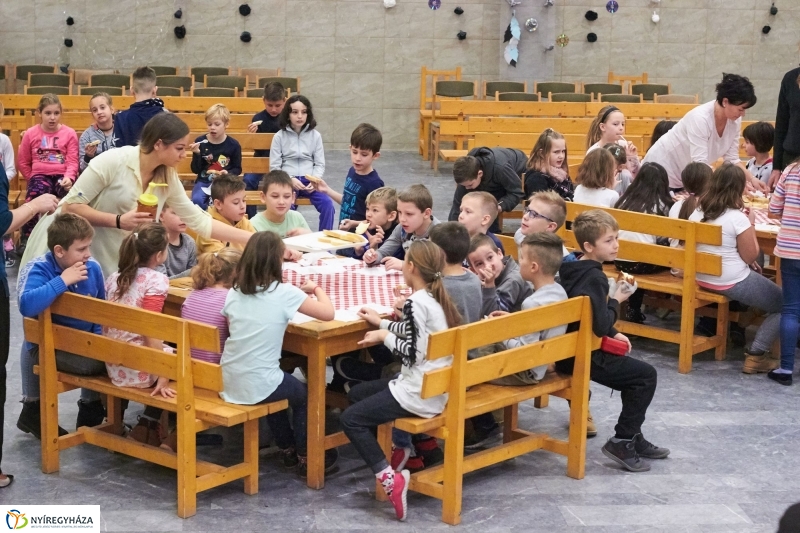 Mézes reggeli az Aranyban - fotó Szarka Lajos