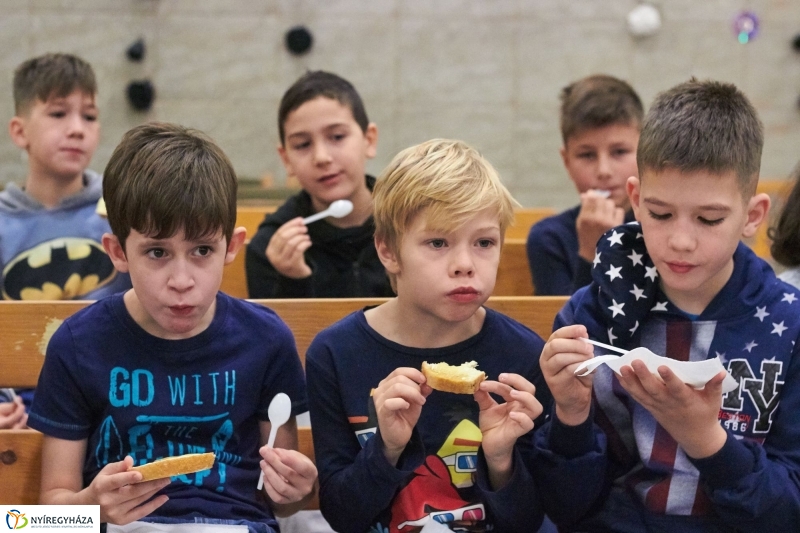 Mézes reggeli az Aranyban - fotó Szarka Lajos