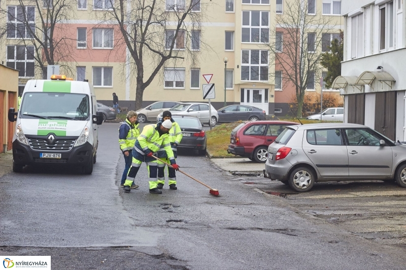 Új aszfaltozási technika - fotó Szarka Lajos