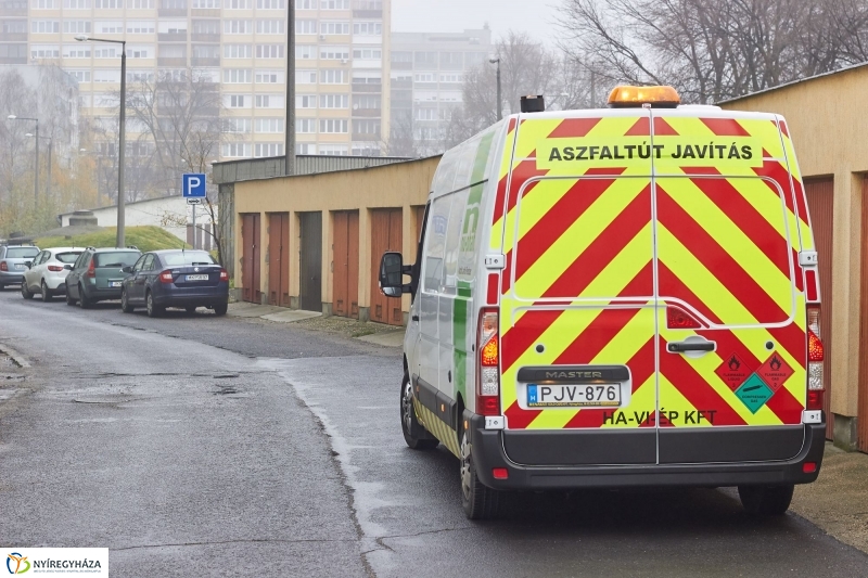 Új aszfaltozási technika - fotó Szarka Lajos