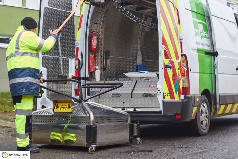 Új aszfaltozási technika - fotó Szarka Lajos