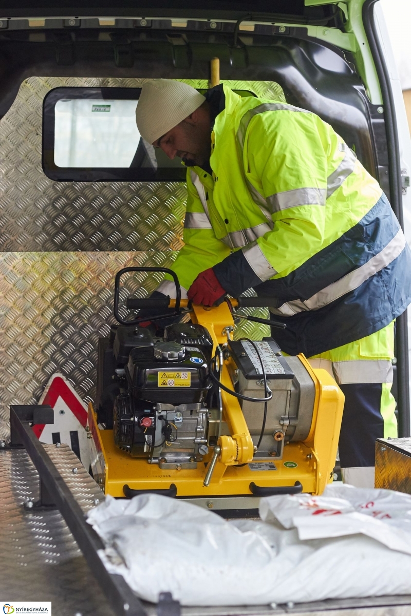Új aszfaltozási technika - fotó Szarka Lajos