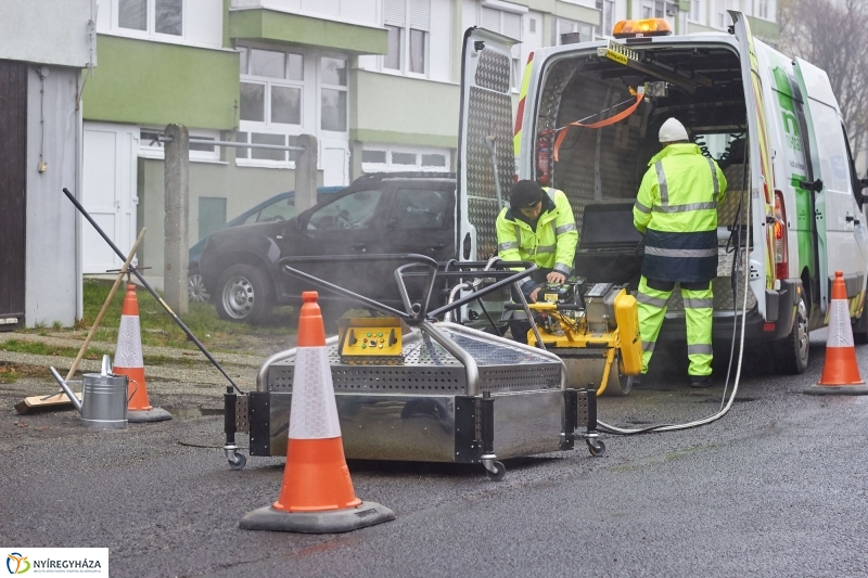 Új aszfaltozási technika - fotó Szarka Lajos