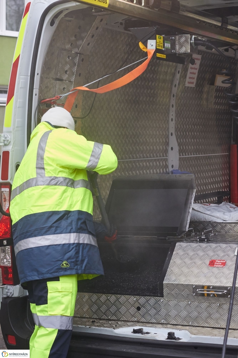 Új aszfaltozási technika - fotó Szarka Lajos