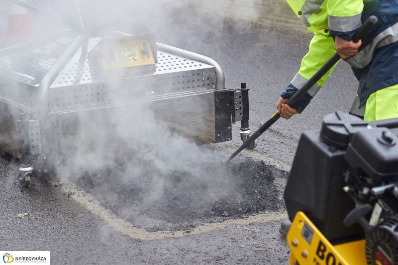 Új aszfaltozási technika - fotó Szarka Lajos
