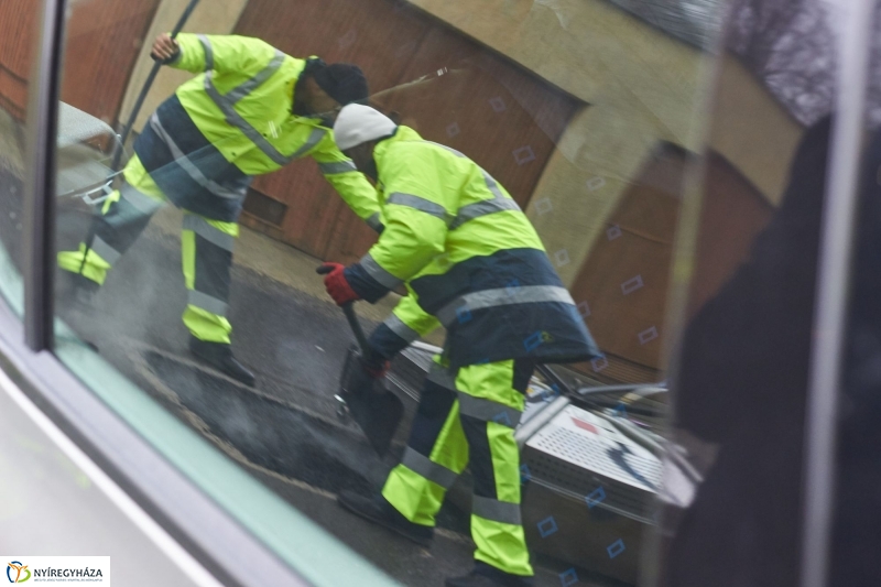 Új aszfaltozási technika - fotó Szarka Lajos