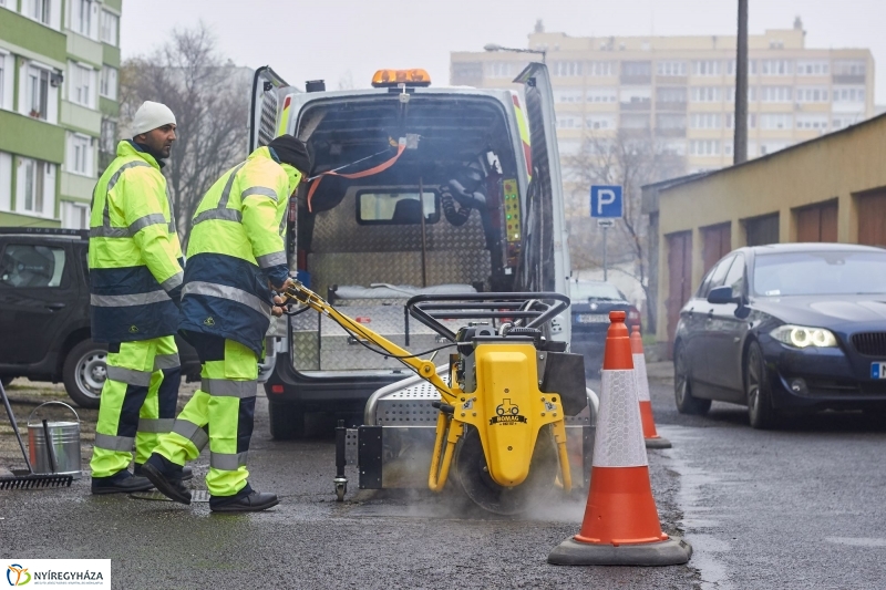 Új aszfaltozási technika - fotó Szarka Lajos