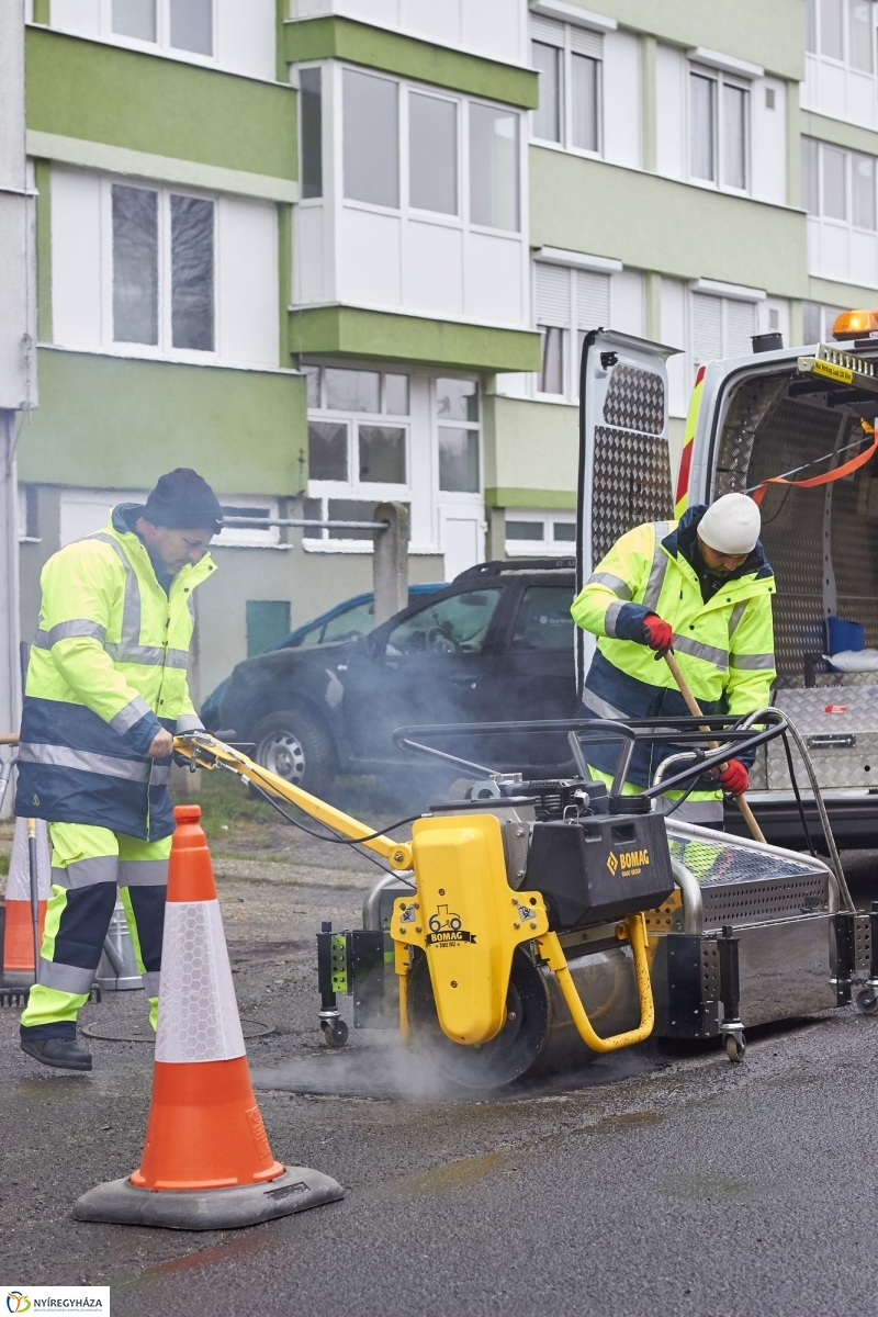 Új aszfaltozási technika - fotó Szarka Lajos