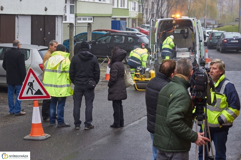 Új aszfaltozási technika - fotó Szarka Lajos