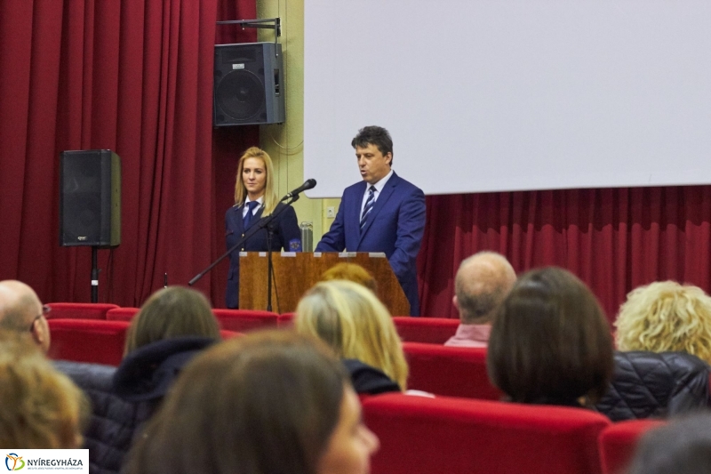 A nők elleni erőszak megszüntetésének világnapja - fotó Szarka Lajos