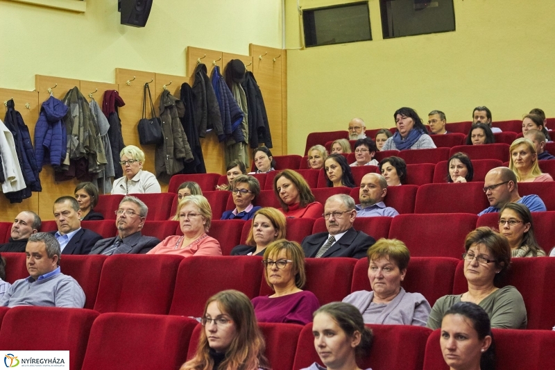 A nők elleni erőszak megszüntetésének világnapja - fotó Szarka Lajos