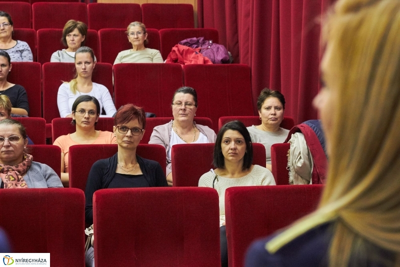 A nők elleni erőszak megszüntetésének világnapja - fotó Szarka Lajos