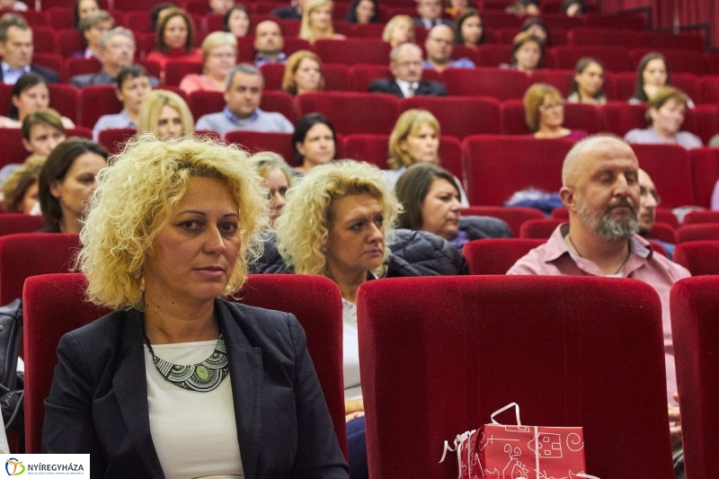 A nők elleni erőszak megszüntetésének világnapja - fotó Szarka Lajos