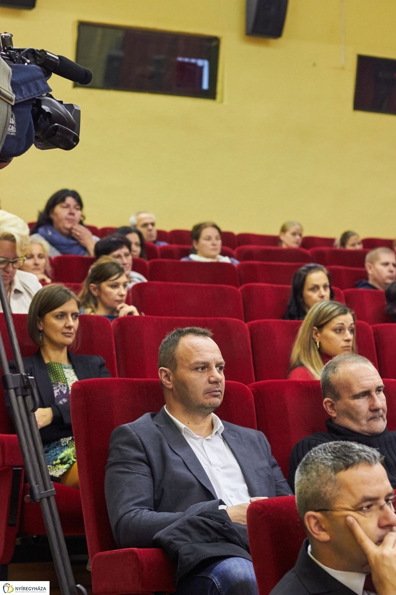 A nők elleni erőszak megszüntetésének világnapja - fotó Szarka Lajos