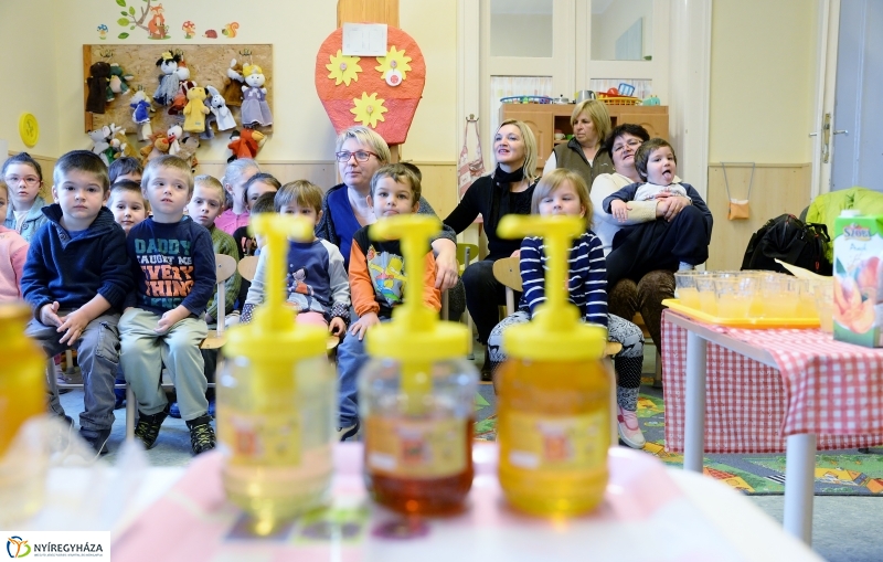 Mézes reggeli a sóstóhegyi óvodában - fotó Trifonov Éva