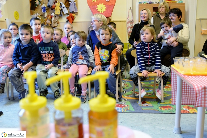 Mézes reggeli a sóstóhegyi óvodában - fotó Trifonov Éva