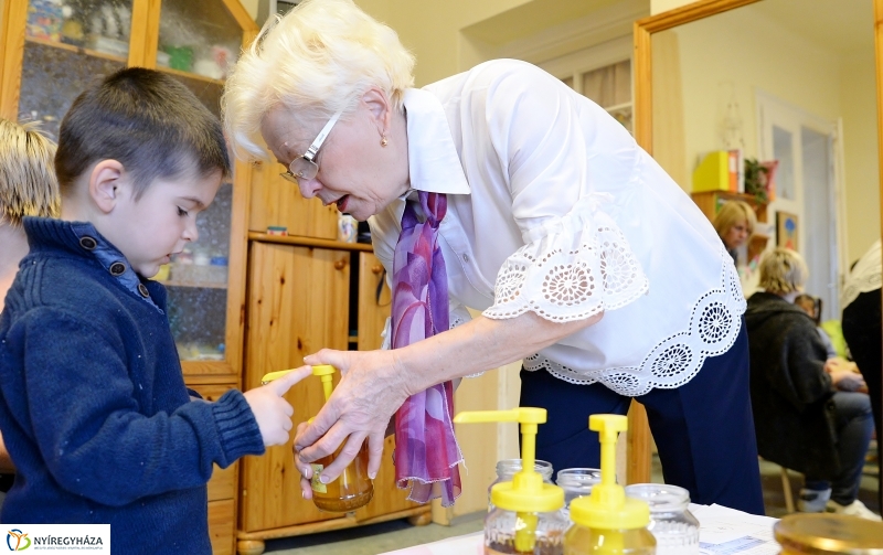 Mézes reggeli a sóstóhegyi óvodában - fotó Trifonov Éva