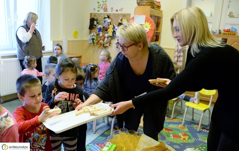 Mézes reggeli a sóstóhegyi óvodában - fotó Trifonov Éva