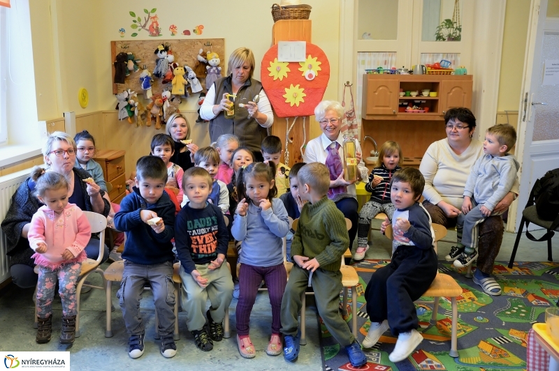 Mézes reggeli a sóstóhegyi óvodában - fotó Trifonov Éva