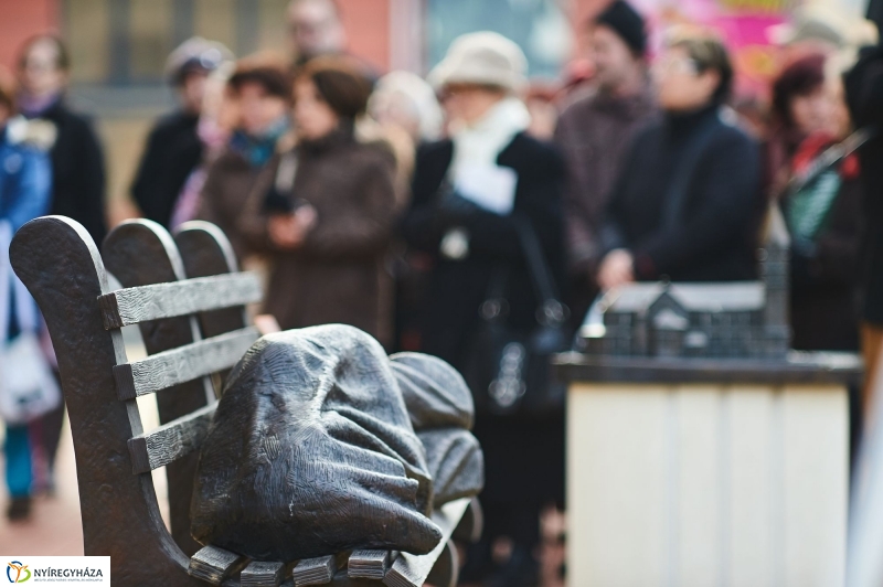Hajléktalan Jézus szobor Nyíregyházán - fotó Szarka Lajos