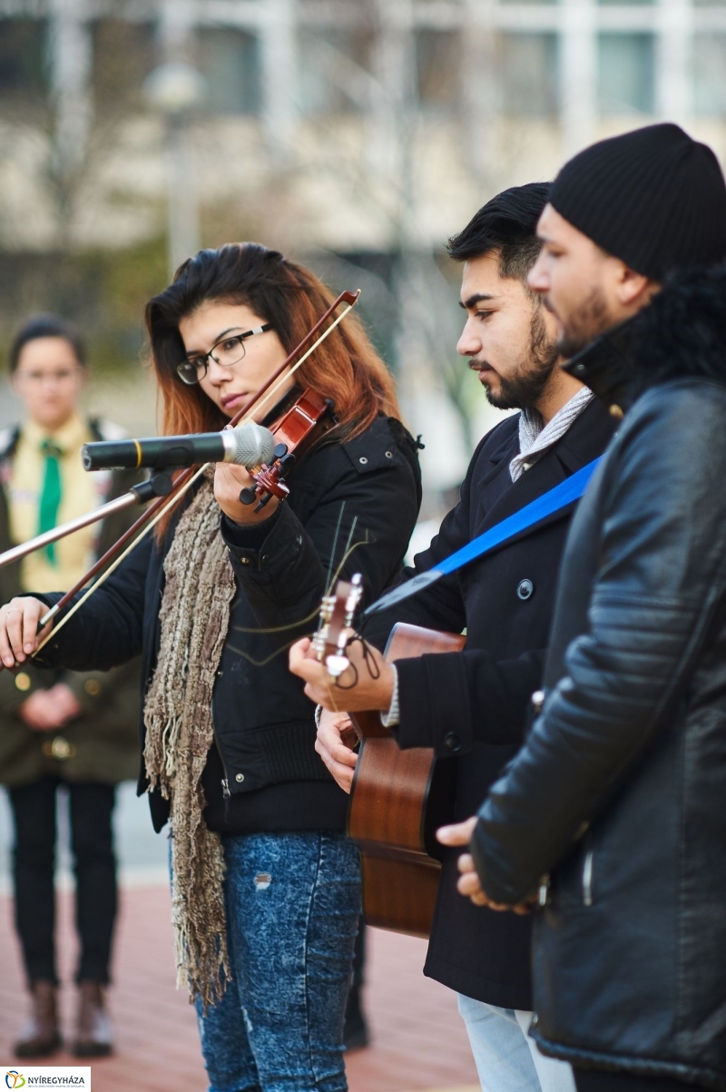 Hajléktalan Jézus szobor Nyíregyházán - fotó Szarka Lajos