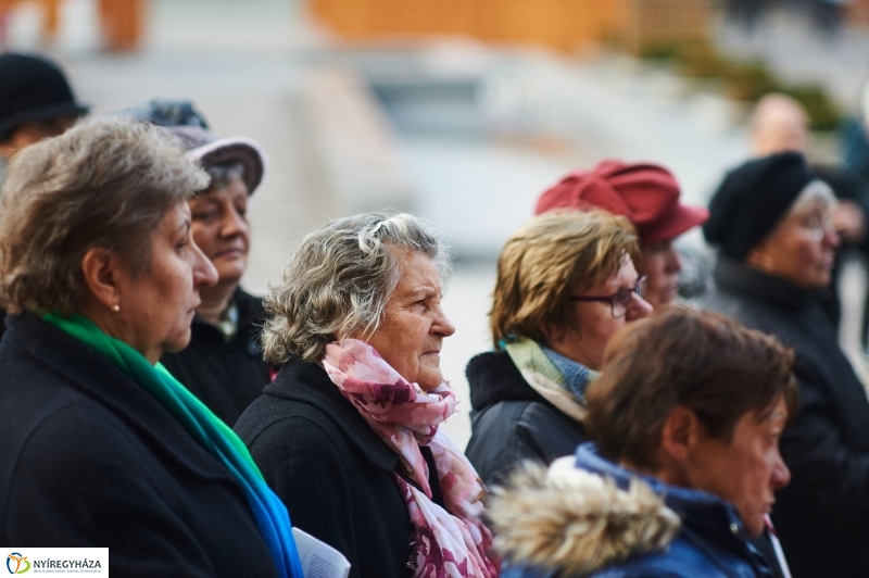 Hajléktalan Jézus szobor Nyíregyházán - fotó Szarka Lajos