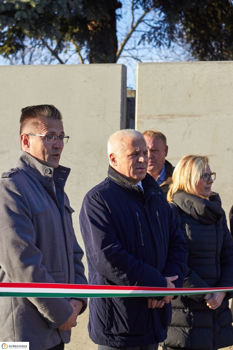 Átadták az Északi temető kerítését - fotó Szarka Lajos