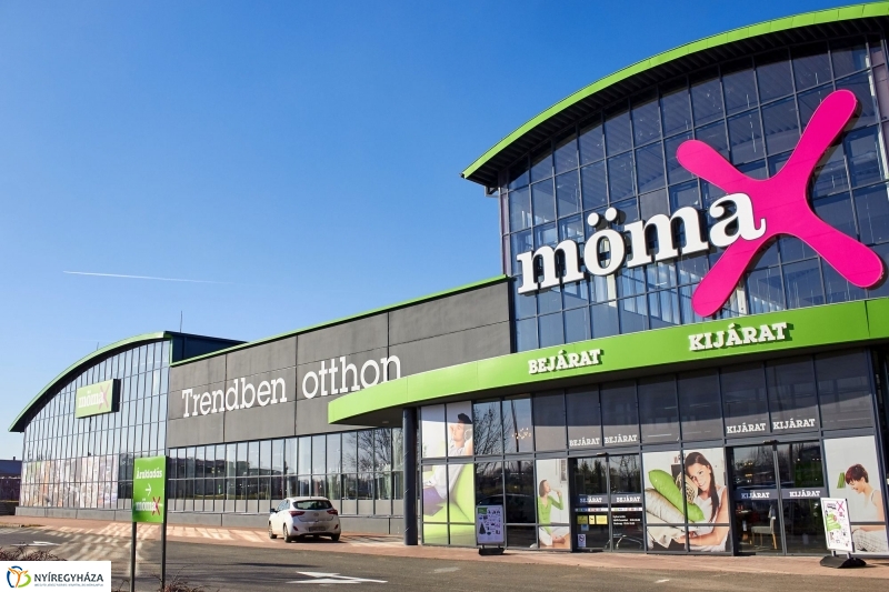 Egy kis Szieszta a Mömax-ban - fotó Szarka Lajos