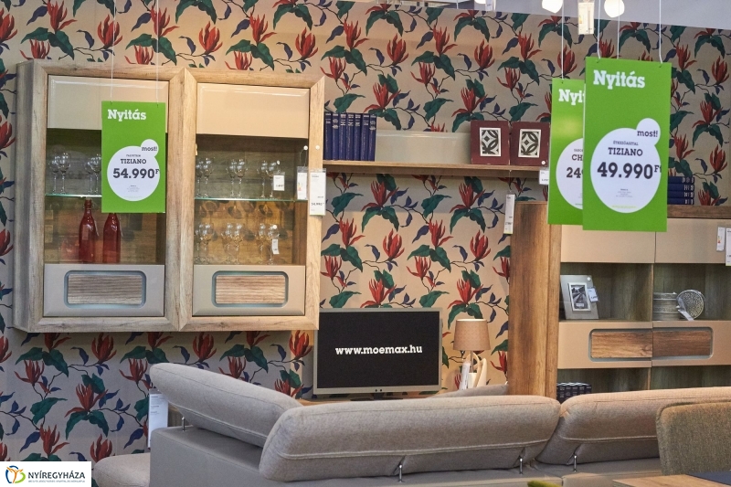 Egy kis Szieszta a Mömax-ban - fotó Szarka Lajos