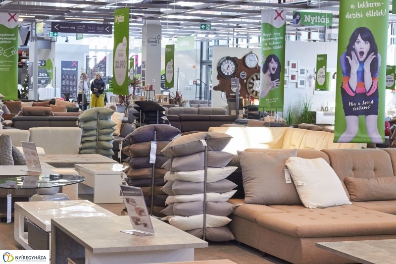 Egy kis Szieszta a Mömax-ban - fotó Szarka Lajos