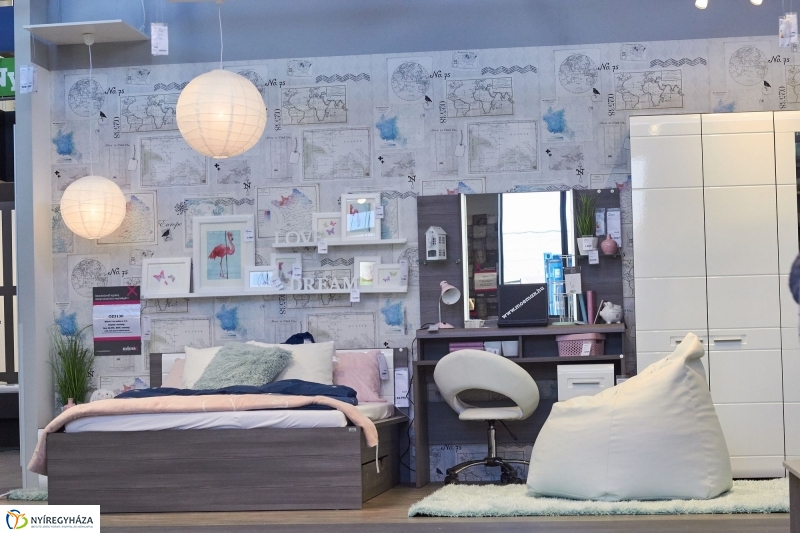 Egy kis Szieszta a Mömax-ban - fotó Szarka Lajos