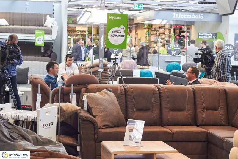 Egy kis Szieszta a Mömax-ban - fotó Szarka Lajos